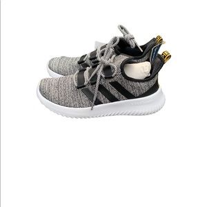 Brand new adidas Kaptir K shoes size 6 in boys